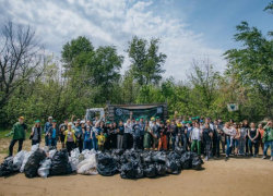 В Астрахани волонтеры собрали с Городского острова 88 мешков мусора