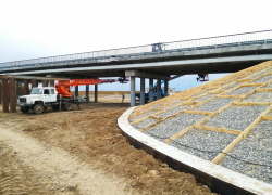 В Астраханской области заканчивается ремонт моста через ерик Пикетный №4