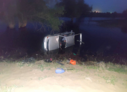 Астраханец утонул, упав в воду на собственном автомобиле 