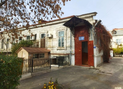 В Астрахани на территории кожно-венерологического диспансера произошел пожар