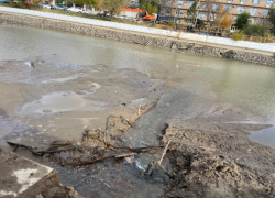 Сегодня на левом берегу Астрахани снизят напор воды