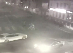 Кадры ДТП: в Астрахани насмерть сбили пенсионера