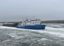 «Три капитана» приводят и уводят корабли из астраханских морских портов