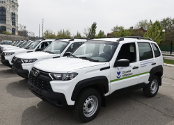 Астраханские больницы получили 27 медицинских автомобилей