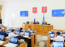 Более 30 вопросов рассмотрели депутаты Думы Астраханской области на очередном заседании