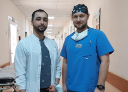 Астраханские врачи спасли мальчику руку, поврежденную электропилой