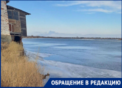 Жители села Сергиевка Икрянинского района «повисли» на краю обрыва
