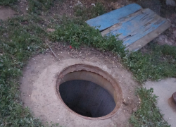 В Астрахани ребёнок провалился в открытый люк