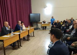 Глава Астрахани провел встречу с жильцами разрушенного дома