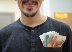 Инспектор астраханского ФСИН закрывал глаза на нарушения заключённого