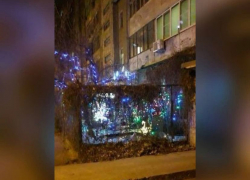 Астраханцы, устав от серости, стали сами создавать новогоднее настроение 