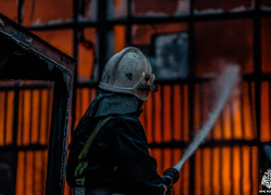 В Астрахани произошли пожары недалеко от троллейбусного парка и рынка