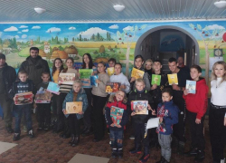 Астраханцы передали школьные комплекты детям из ЛНР