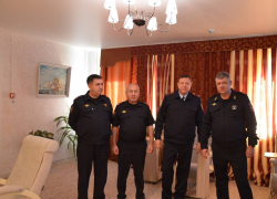 Массажные кресла и звуки природы: в Астрахани полицейским помогают бороться со стрессом