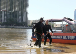 Купальный сезон близко: водолазы обследуют акватории астраханских пляжей