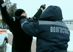 В Астрахани достали тело утонувшего рыбака