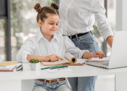 36% опрошенных астраханцев устроились на работу благодаря родителям