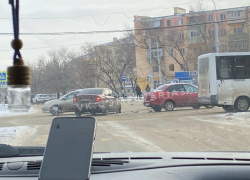 Снегопад стал причиной 63 аварий в Астраханской области