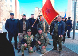 Астраханский музей получил боевое знамя от музея Вооруженных Сил России