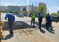 Глава Астрахани ежедневно изучает мнение жителей о состоянии городских дорог