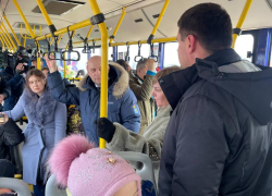 В Астрахани водителя автобуса поймали за продажей просроченных билетов