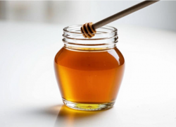 На астраханском рынке нашли мед с опасным ингредиентом