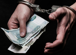 В Астрахани бывший сотрудник исправительной колонии попался на взятке