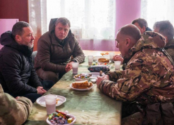 Игорь Бабушкин навестил морпехов Каспийской флотилии и передал им гумпомощь