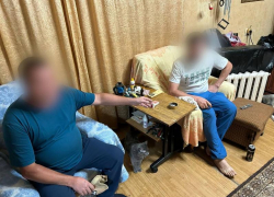 Астраханец воспользовался опьянением друга и дважды снял деньги с его карты