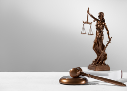 Астраханца ждет суд за убийство племянника бетонной стойкой