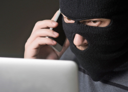 В Астраханской области мошенники с помощью взломанного телефона похитили больше 2 000 000 рублей