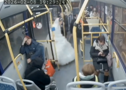 Невеста в салоне астраханского автобуса оказалась настоящей