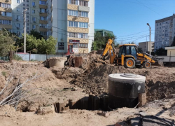 На полгода затянулся ремонт трубы на улице Бориса Алексеева в Астрахани