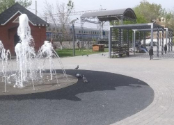 В астраханском парке включили фонтан 