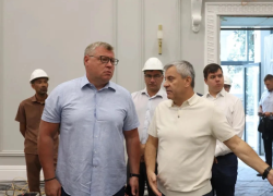 Губернатор Игорь Бабушкин поручил ускорить реконструкцию астраханского «Октября»