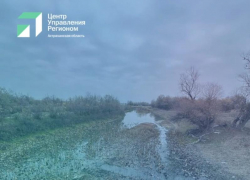 Под Астраханью наполнили водой пересыхающий водоем