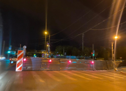 На 5 дней в Астрахани полностью перекроют дорогу, где провалился автомобиль