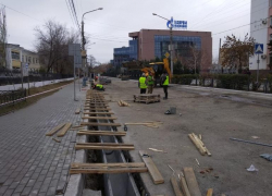 На улице Ленина в Астрахани прорезали 350 метров асфальта