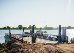 Современные паромные переправы свяжут несколько астраханских сёл 