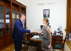 Губернатор пообещал астраханке, дозвонившейся до Путина, устроить ее мужа на работу