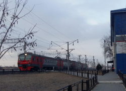 На севере Астраханской области будут перекрывать дорогу через ж/д переезд