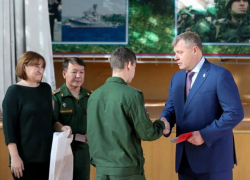 Первые 20 астраханцев-срочников отправились на службу в Знаменск