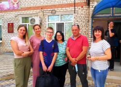 14 лет спустя: юный астраханец через годы скитаний нашёл родную сестру, о которой даже не знал