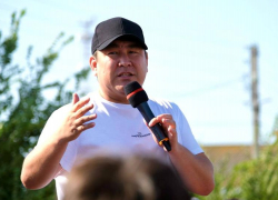 Азамат Мусагалиев открыл новый стадион для мини-футбола под Астраханью