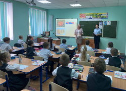 Астраханским школьникам напомнили о правилах безопасности на железной дороге