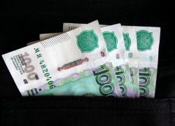 Благодаря приставам астраханцы наконец-то смогли получить зарплату