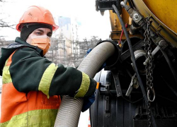 Коммунальные службы Астрахани борются с последствиями длительного дождя