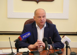 Мэр города Астрахани жестко отчитал предпринимателей за непорядок на торговых площадках