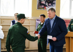 Из Астрахани отправили в армию первых весенних призывников 