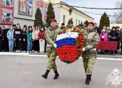В Астрахани почтили память погибших росгвардейцев